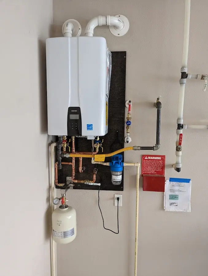 Professional plumber installing copper piping in a Lisbon home